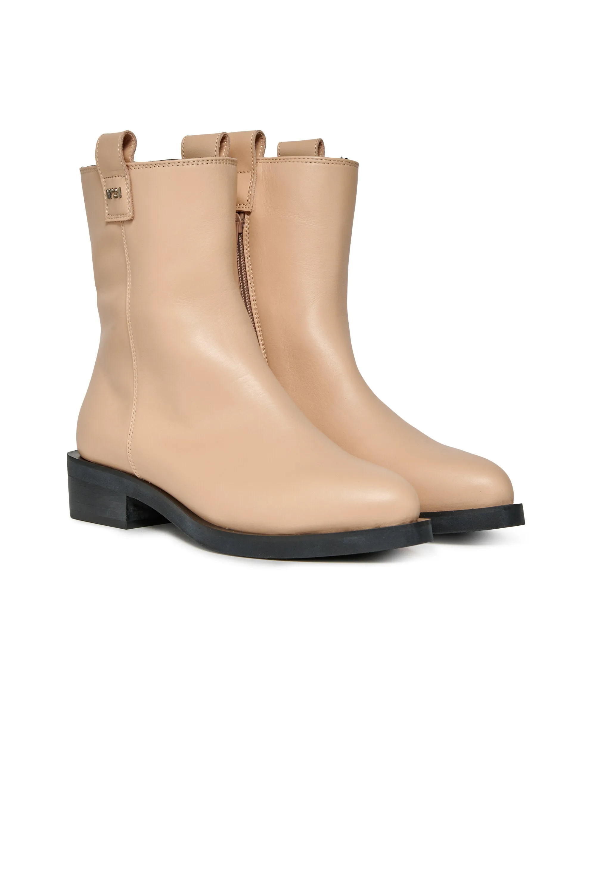 Short leather cowboy boots