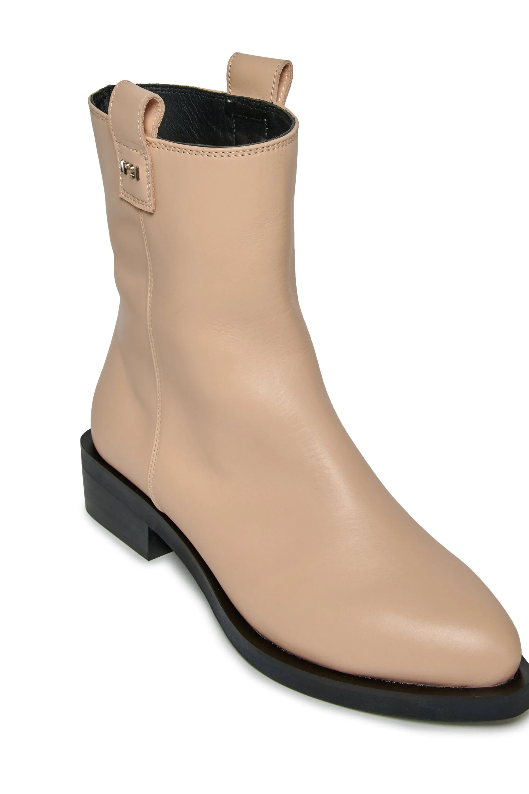 Short leather cowboy boots