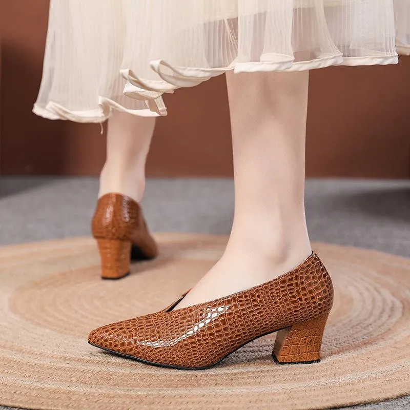 Women's Retro Shallow Mouth Pointed Toe Block Heels 88605076S